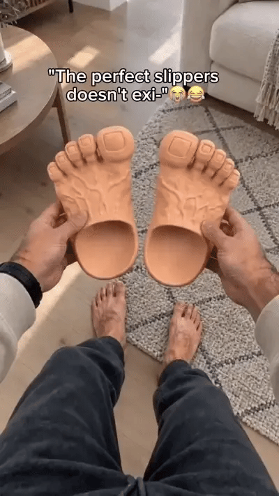 👣Giant Toe Slippers – Funny Realistic Foot Slides