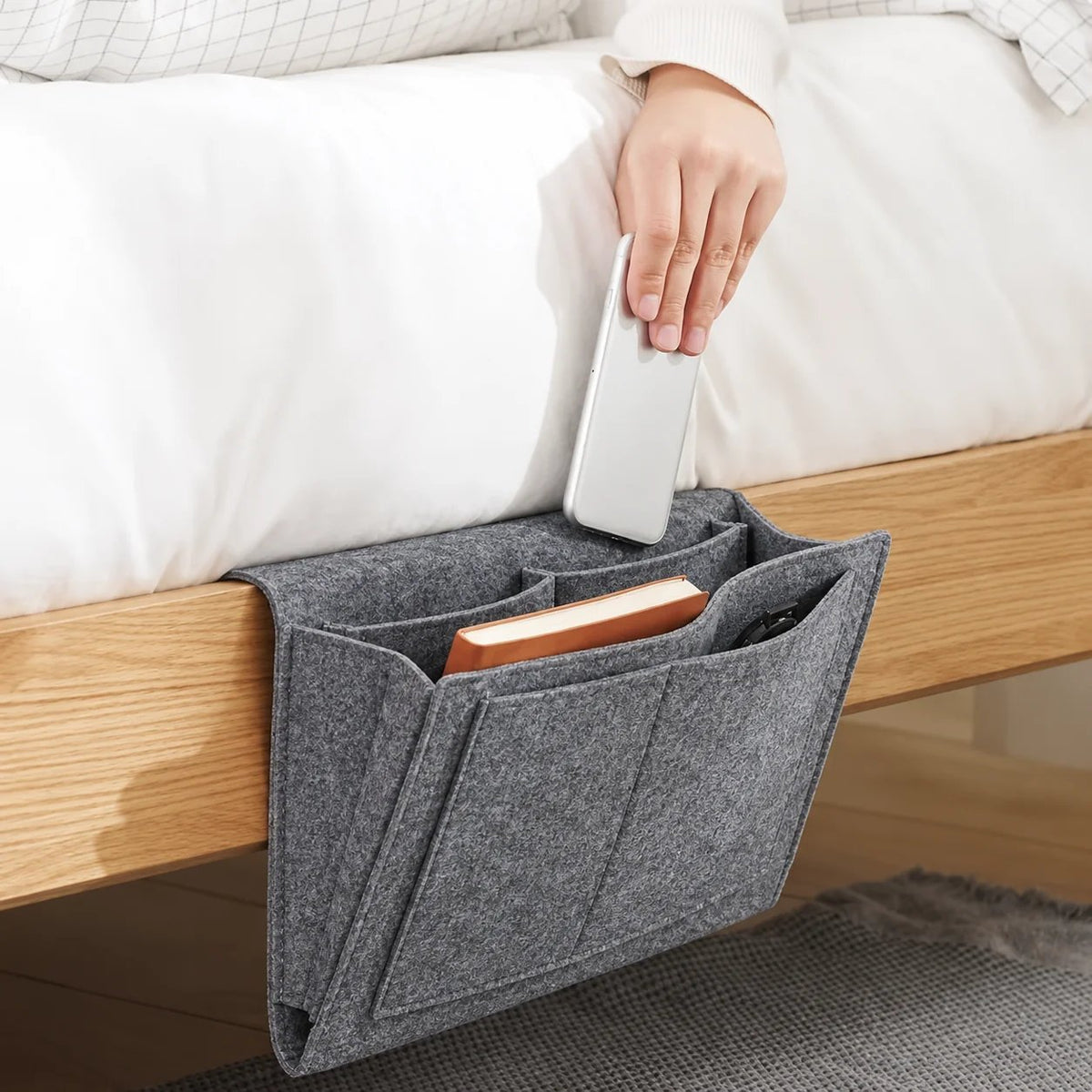 🛏️ Hanging Felt Bedside Caddy Organizer – 5-Pocket Mattress & Sofa Storage ✨