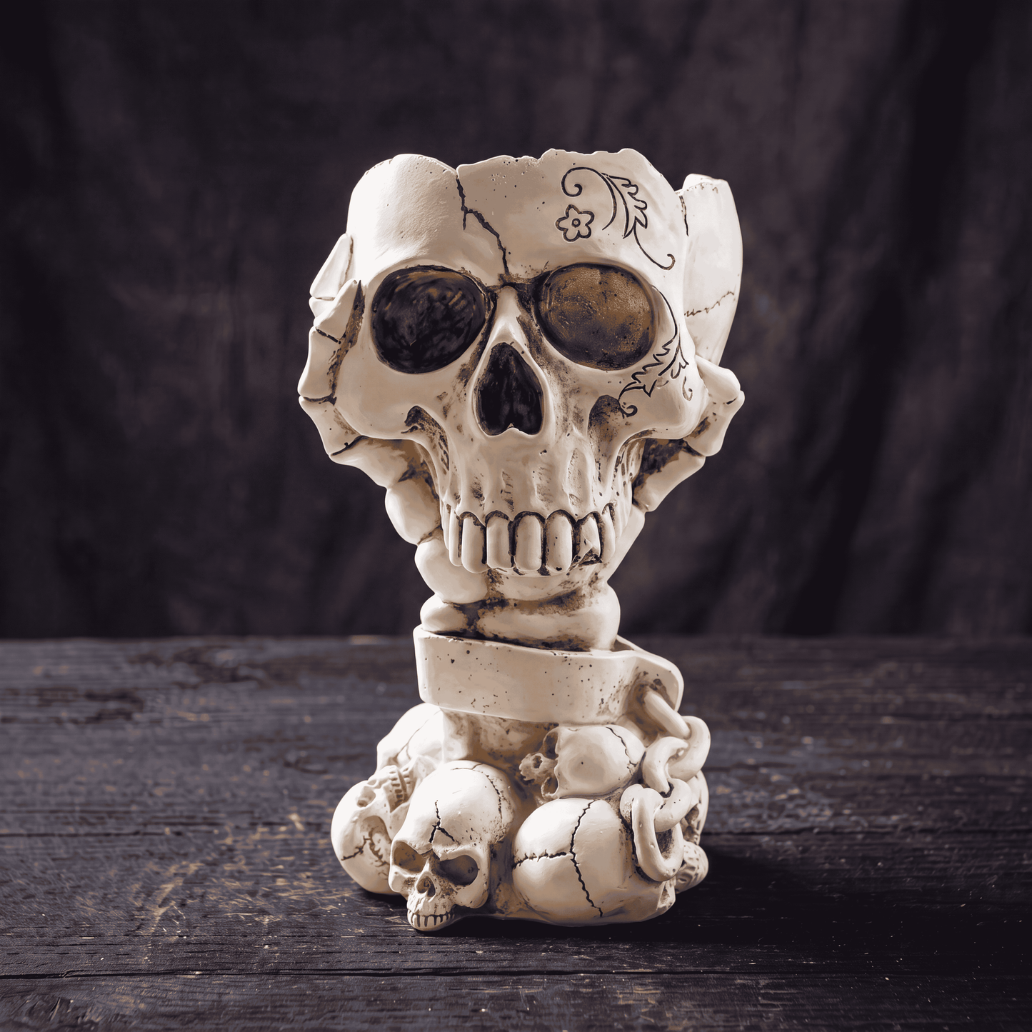 DarkGarden™ Skull & Hand Vase